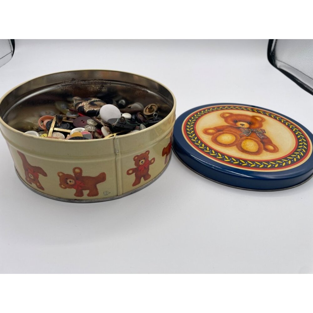 Lot of Vintage Sewing Buttons in Tin Can - Picture 4 of 6
